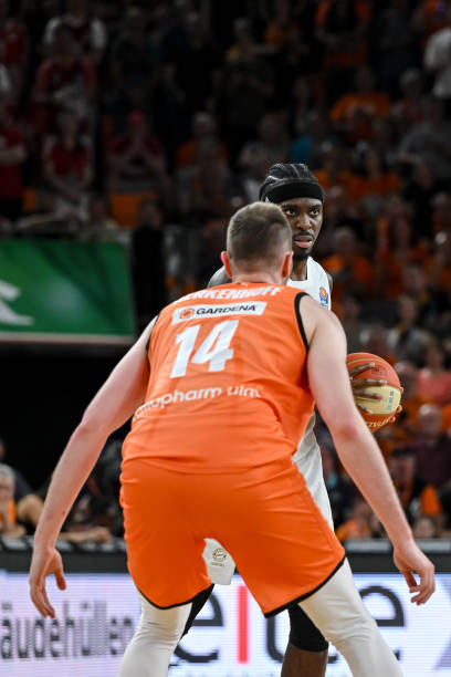 现代足球已 现代足球已