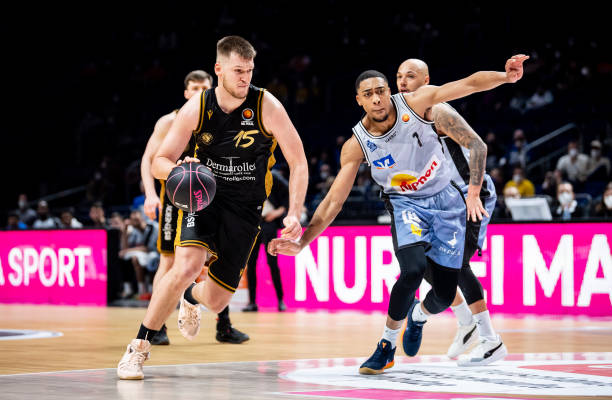 赛场上的适 赛场上的适