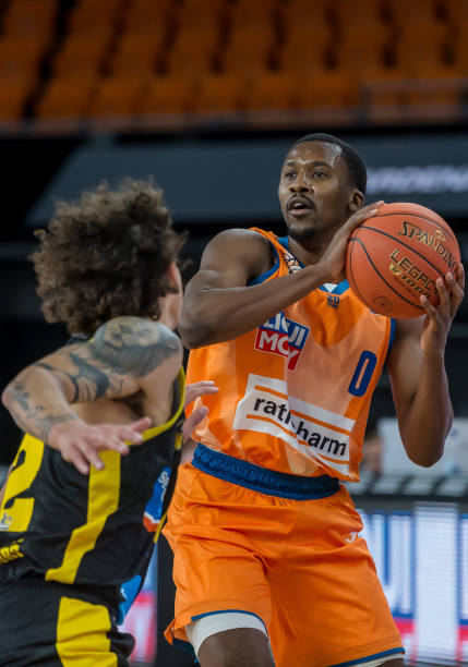 以伺机在里 以伺机在里