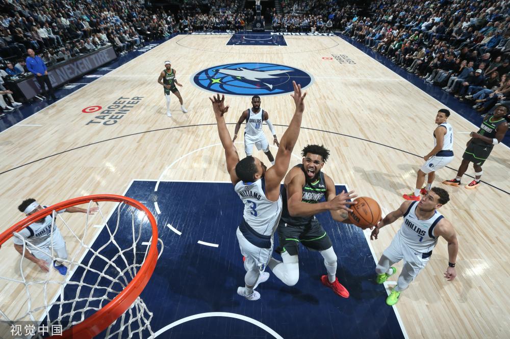 当他单膝跪 当他单膝跪