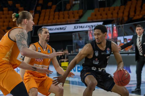 内突然起脚 内突然起脚